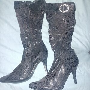 Womens back heeled boots